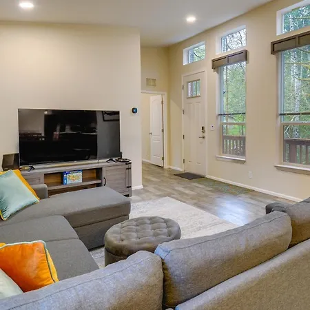 Hoodsport Vacation Rental With Private Lake Access!